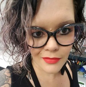 Meet your Posher, Angela